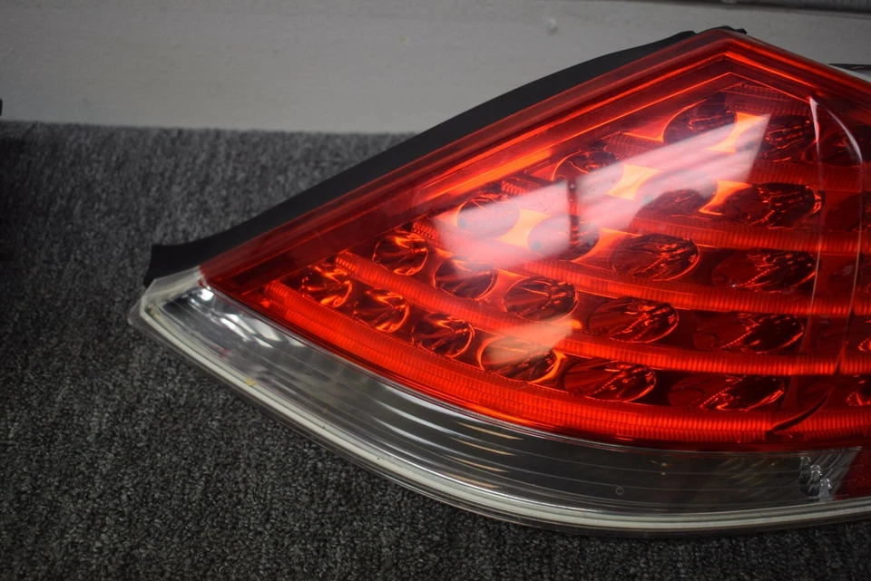 Luz trasera derecha BMW M6 2006-2007 OEM de fábrica Foto 2 de 4