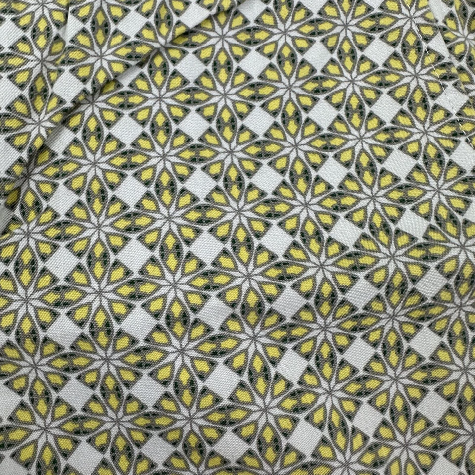 Banana Republic White Yellow Geometric Chino Shorts Sz 4 100% Cotton Flat Front - Image 4 of 4