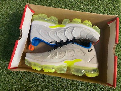 Women\'s Nike Air Vapormax Plus Photon Dust White Volt Black DQ4695-001 Size 8 Women main image 4