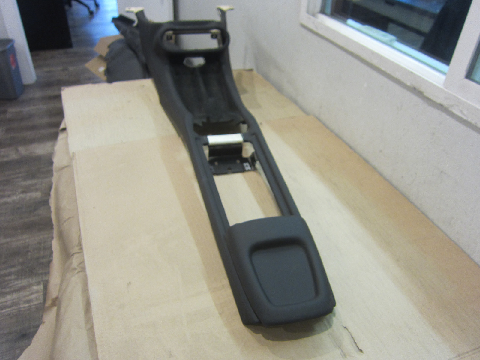 Ferrari California - Center Tunnel /Console - Black - P/N 81302300