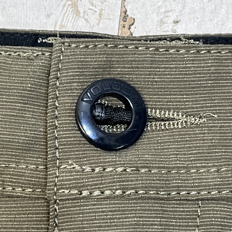 Volcom Shorts Mens Sz 32 Green 9” Inseam Stretch Skating Hipster Casual.     T13 - Image 3 of 4