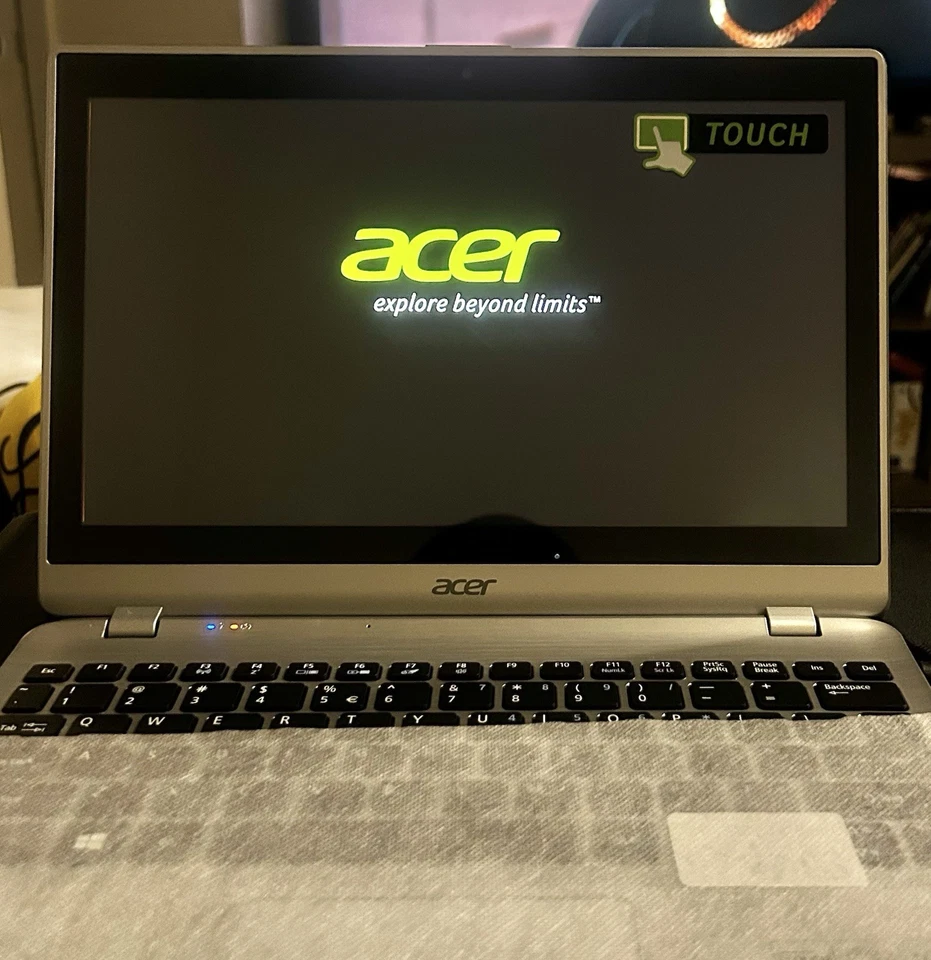 Acer Aspire V5-122P-0826 11,6” táctil AMD A4 4 GB 500 GB HDD Win8,1 plateado frío - Imagen 2 de 4