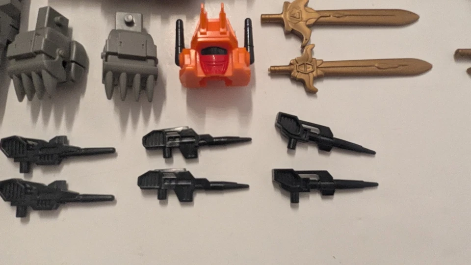 Vintage G1 Transformers Predaking 100% Complete 1986 - Image 4 of 4