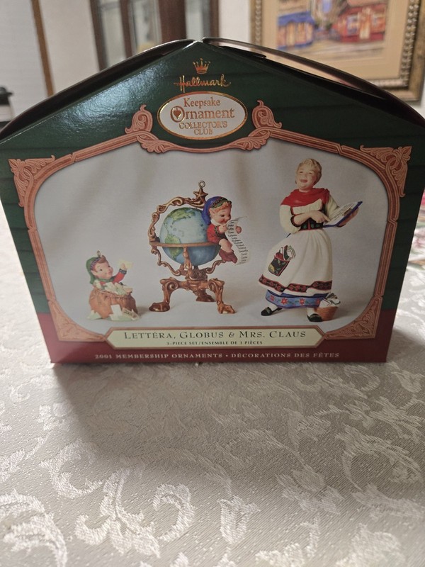 Hallmark Keepsake 2001 Lettera Globus Mrs Claus 3 Piece Set Christmas Ornament