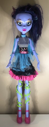 MONSTER HIGH 28" Doll VOLTAGEOUS GHOUL Changing Eyes Mattel W/Dress And Shoes