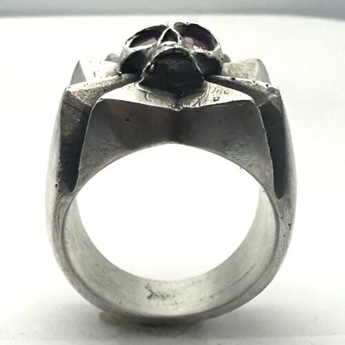MJG PLATA DE LEY.ANILLO CALAVERA CRUZ MALTESA. OJOS RUBÍ.38 GR. WARHAMMER Talla 10 - Imagen 4 de 7