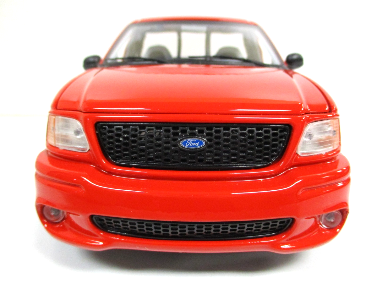 BBURAGO - 1999-2004 FORD F-150 SVT LIGHTNING PICKUP TRUCK - 1/21