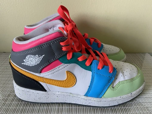 Nike Air Jordan 1 Mid SE (GS) White Taxi Dark Shadow (FN1190 100) taglia 5 anni