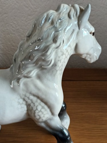 BESWICK GREY GLOSS CANTERING SHIRE MODEL 975 IN PERFECT CONDITION - Picture 10 of 18