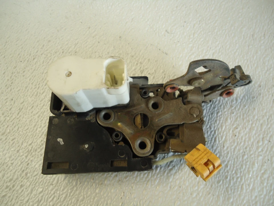 Pontiac Grand AM 2004 cerradura de puerta trasera derecha Foto 3 de 4