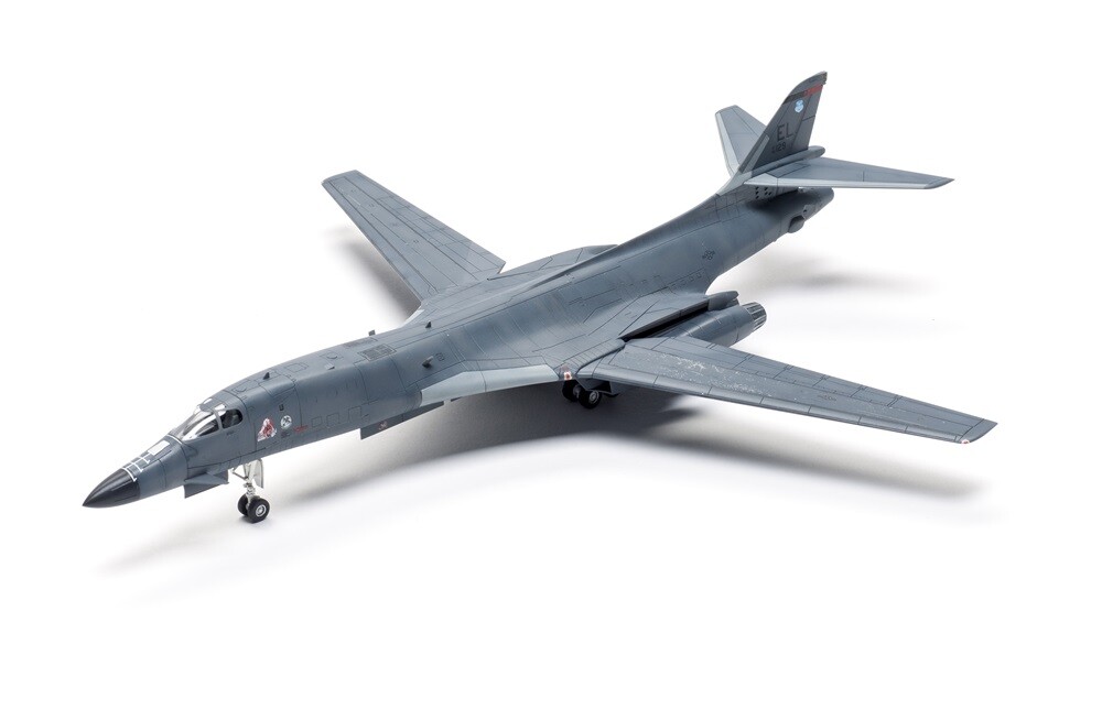 【未組立品】Hasegawa  B-1B  BOMBER Yahoo!オークション - 未組立 レベル/ハセガワ 1/72 アメリカ
