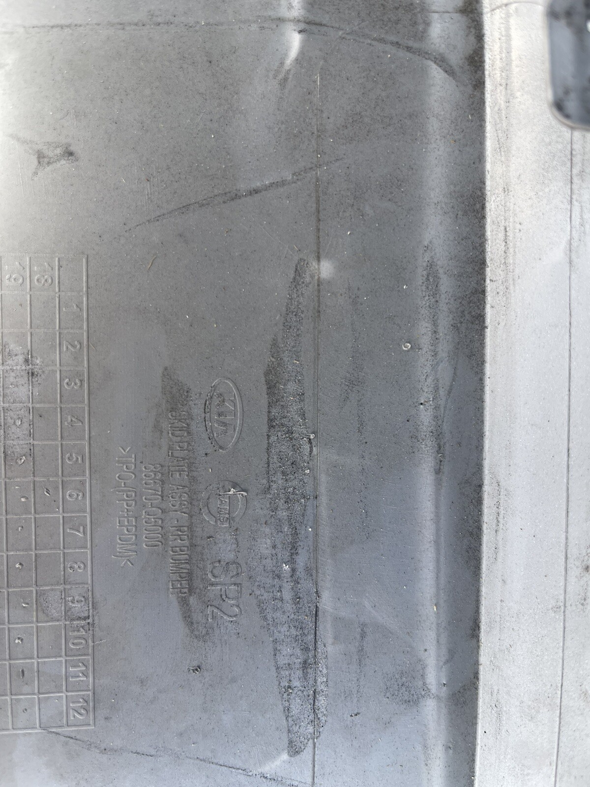 KIA OEM 2021 Seltos Rear Bumper Bumper ComponentsSkid Plate 86670Q5000