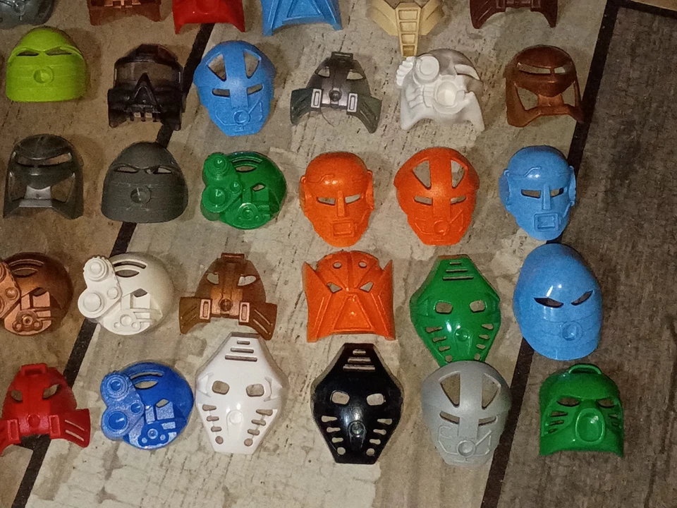 HUGE LOT OF 70+ LEGO BIONICLE TOA TURAGA NUVA MASKS Kanohi Collection? - Image 3 of 4