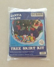 Design Works Santa Train Christmas Tree Skirt Kit Felt Applique Holiday NEW 5204