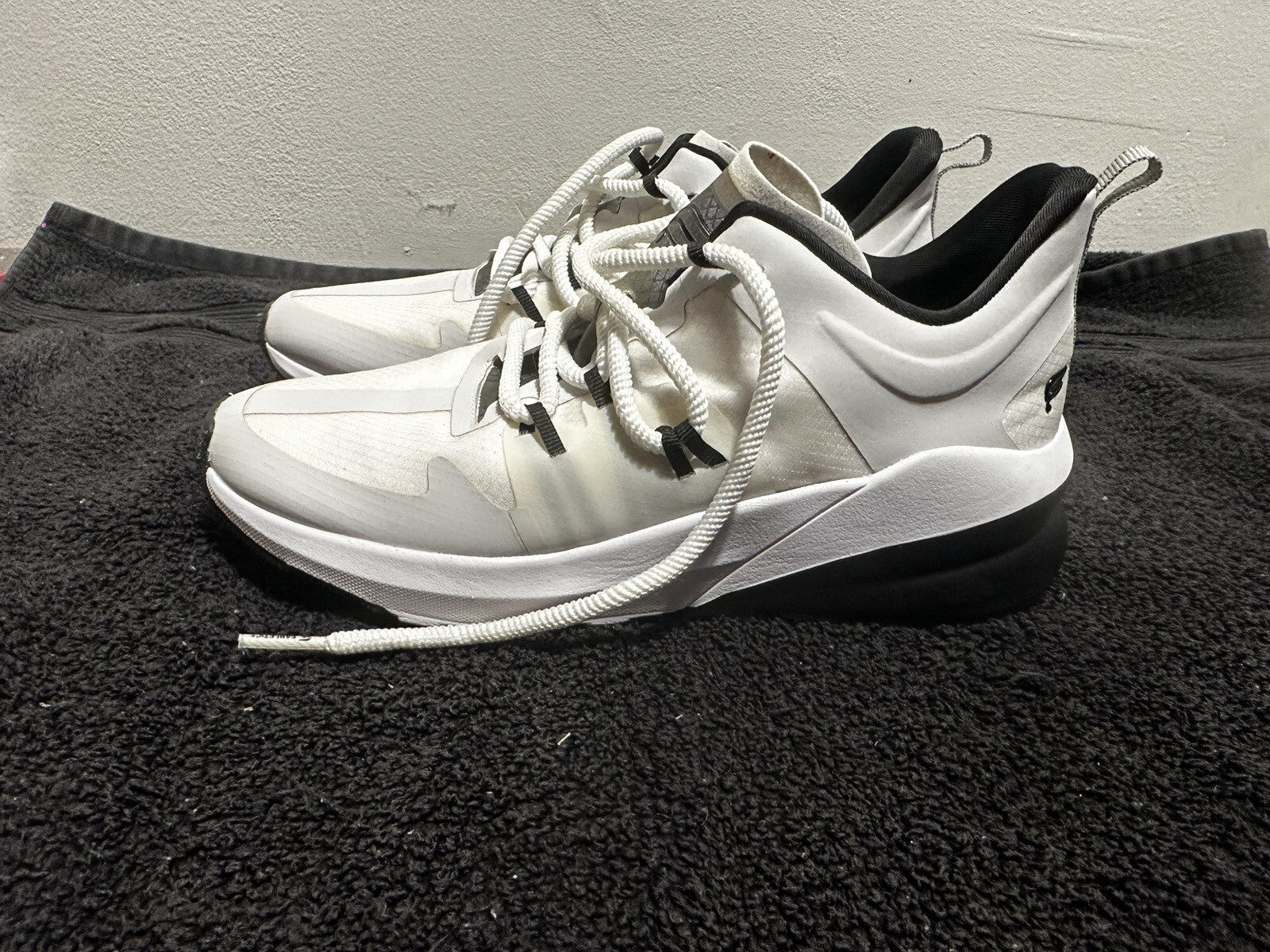 Fabletics Womens 6.5 Caheunga Performance Sneaker… - image 1