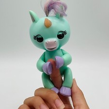 Fingerlings Baby Unicorn Mint Green Purple Mane WooWee Music Sounds Interact Toy