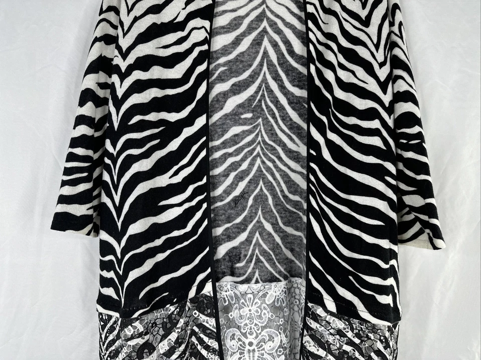 Chicos Cárdigan Suéter Mujer Talla 1 Negro Blanco Estampado Animal Encaje Dobladillo BOHO Foto 3 de 4