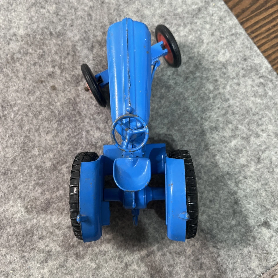 Vintage Crescent Toys England 1/32 Scale Blue Ford Fordson Dexta Farm Tractor VG - Image 4 of 4