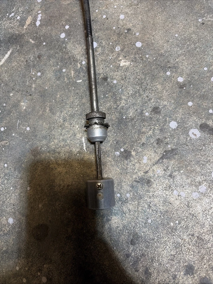 Acelerador de bloqueo para cortadoras de césped Wheelhorse Foto 2 de 4