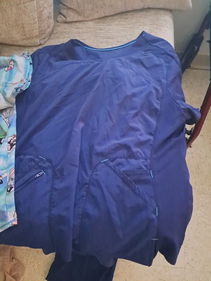 Conjunto Exfoliante Uniformes de Enfermería Talla 2/3X en Diferentes Colores y Estilos con Bolsillos Foto 4 de 4