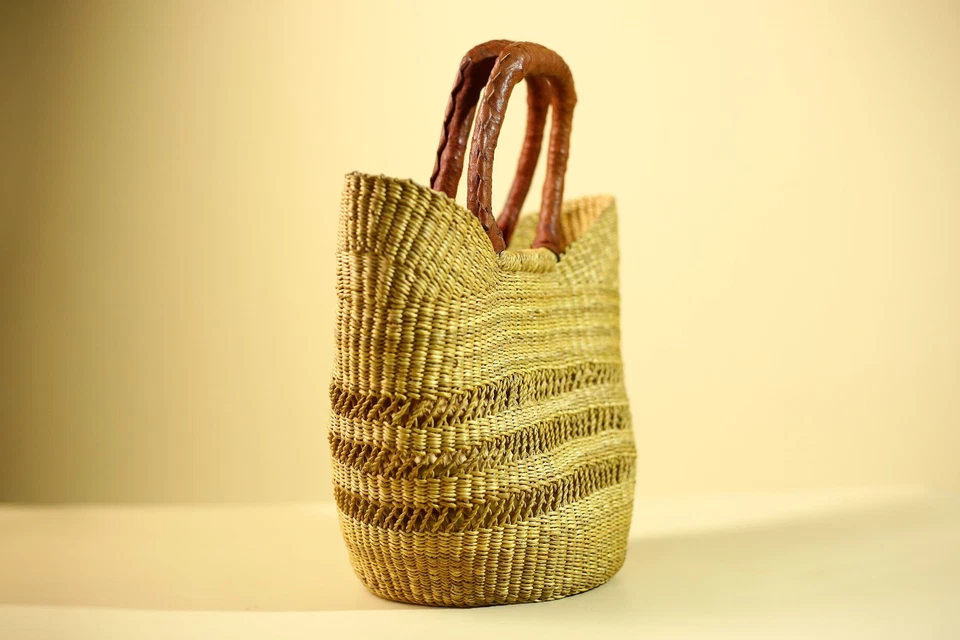 Bolsa de mercado africana Bolga cesta tecida à mão alças de couro palha Gana-G5827 - Imagem 2 de 4