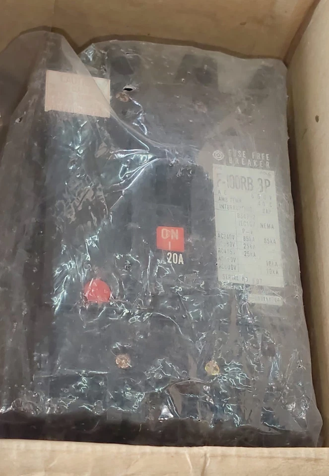 HITACHI F-100RB 3P DISYUNTOR 20A SIN FUSIBLES AC600V NUEVO EN CAJA F100RB Foto 4 de 4