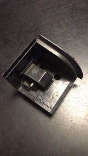 Parcel shelf cover bracket