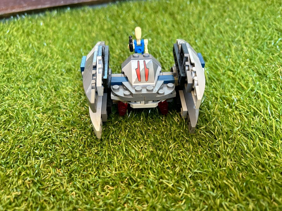 LEGO Star Wars 75073 Vulture Droid, photo 1 sur 4