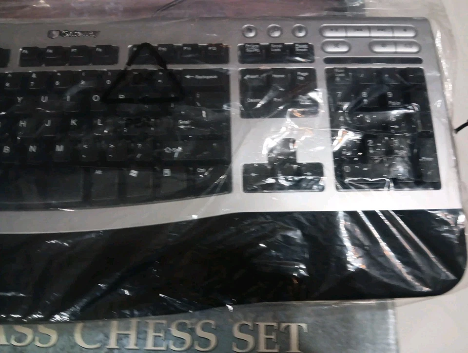 Gateway Full Size PS2 / Wired Keyboard  KB-0532 - Brand New - Image 3 of 4