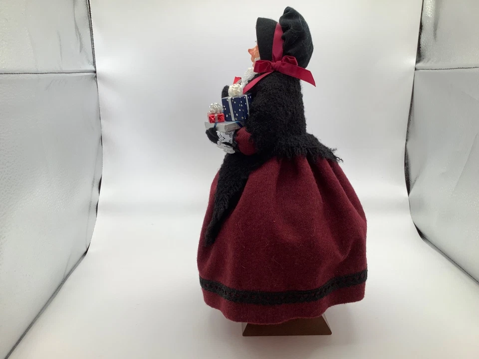 Outstanding Simpich Figurine Grandmama with Presents - Image 4 of 4