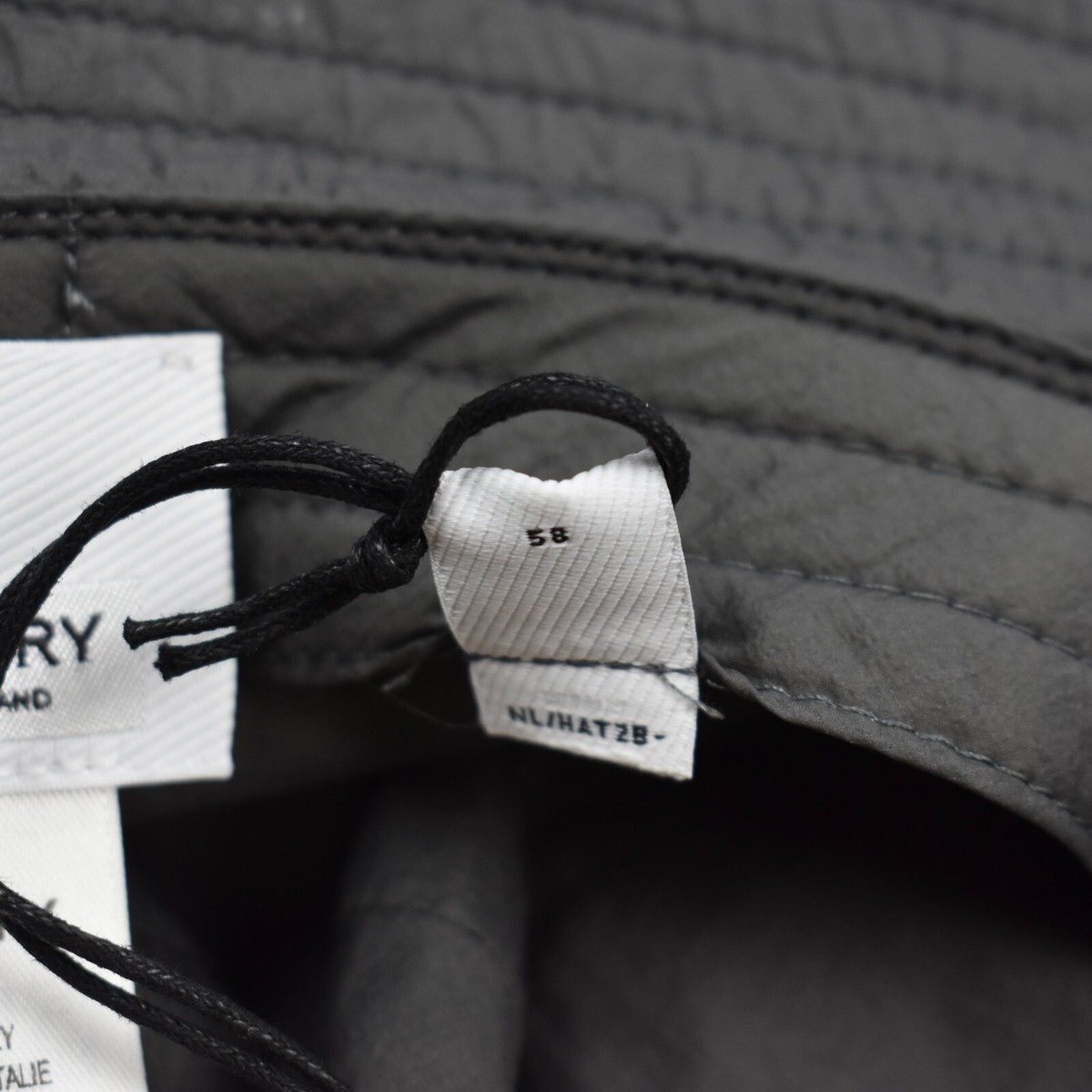 Burberry★素敵！Slate Gray Twin Pocket Logo Bucket Hat Burberry☆素敵！Slate Gray Twin Pocket Logo Bucket Hat