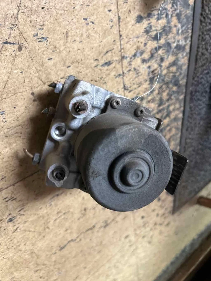 Anti-lock Brake Parts CHEVY GEO TRACKER 99 00 01 02 03 04 - Image 3 of 4