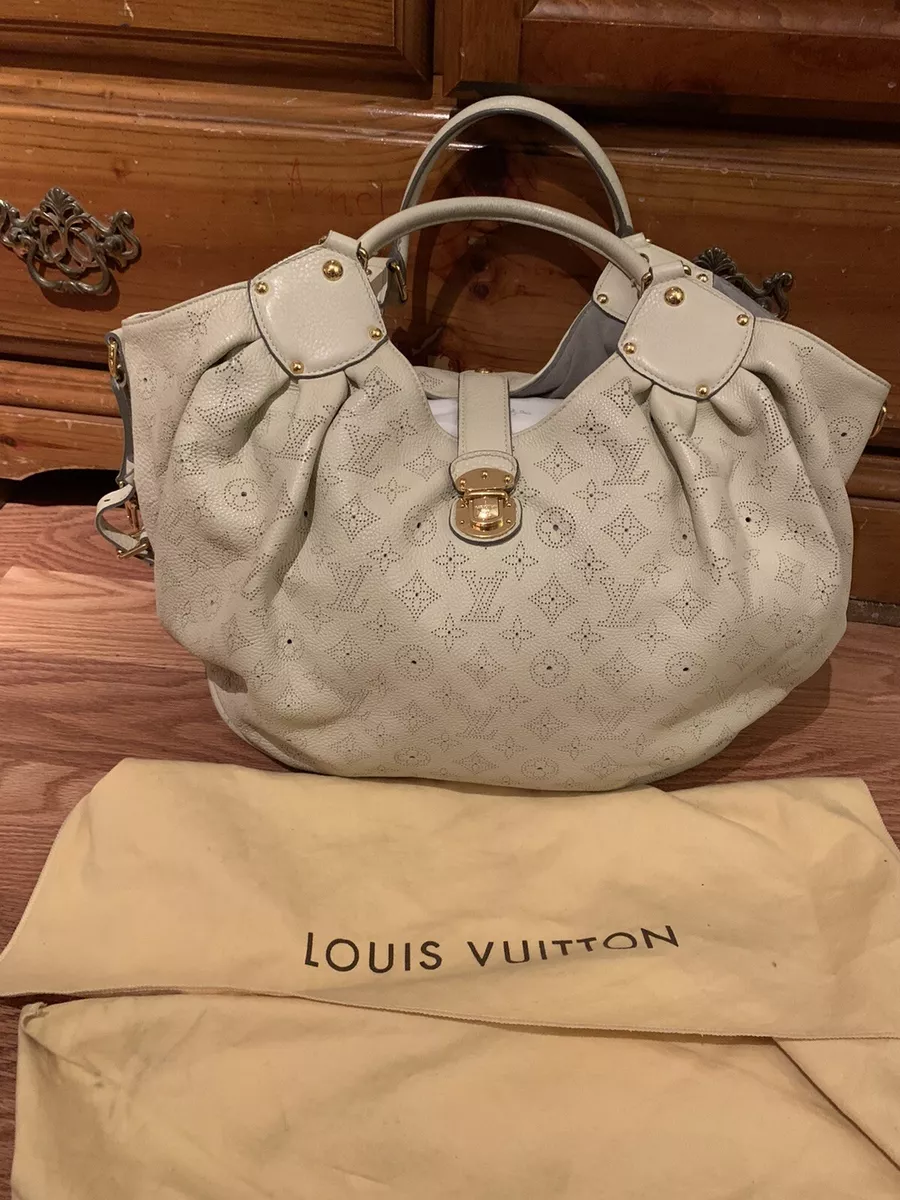 Louis Vuitton - Authenticated Mahina Handbag - Leather White Plain for Women, Very Good Condition