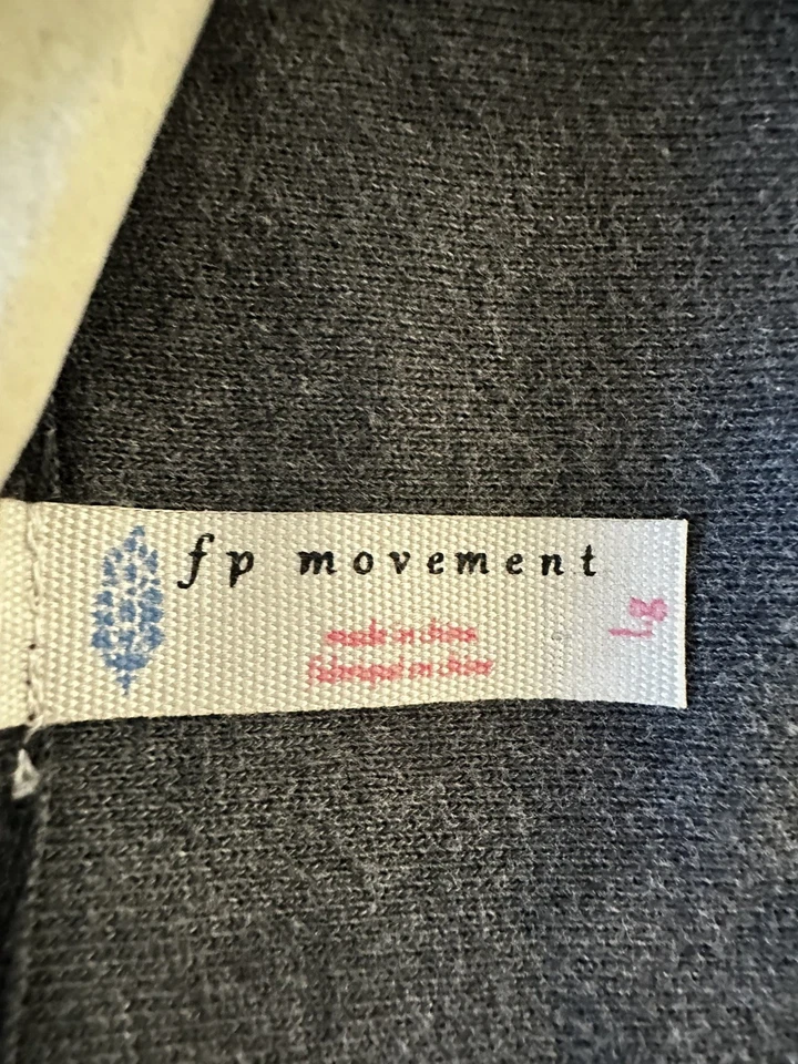 Sudadera con capucha cuadrada recortada Free People Movement negra descolorida para mujer talla L Foto 3 de 4