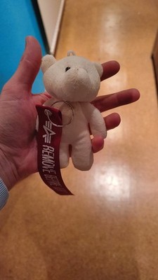 Teddy Schlüsselanhänger mit Remove Before Flight Tag