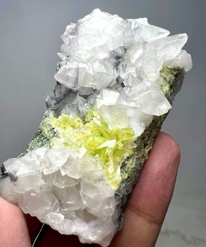 Titanite / sphene Crystals With Hematite 56.5gr./ 53.2*35.5