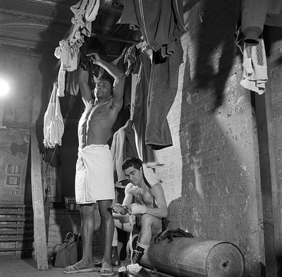 Floyd Patterson Hangs Up Some Clothes After A Shower 1950S Old Boxing Photo