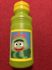 Designware Yo Gabba Gabba 18 oz Water Bottle Green Characters Juice Refillable
