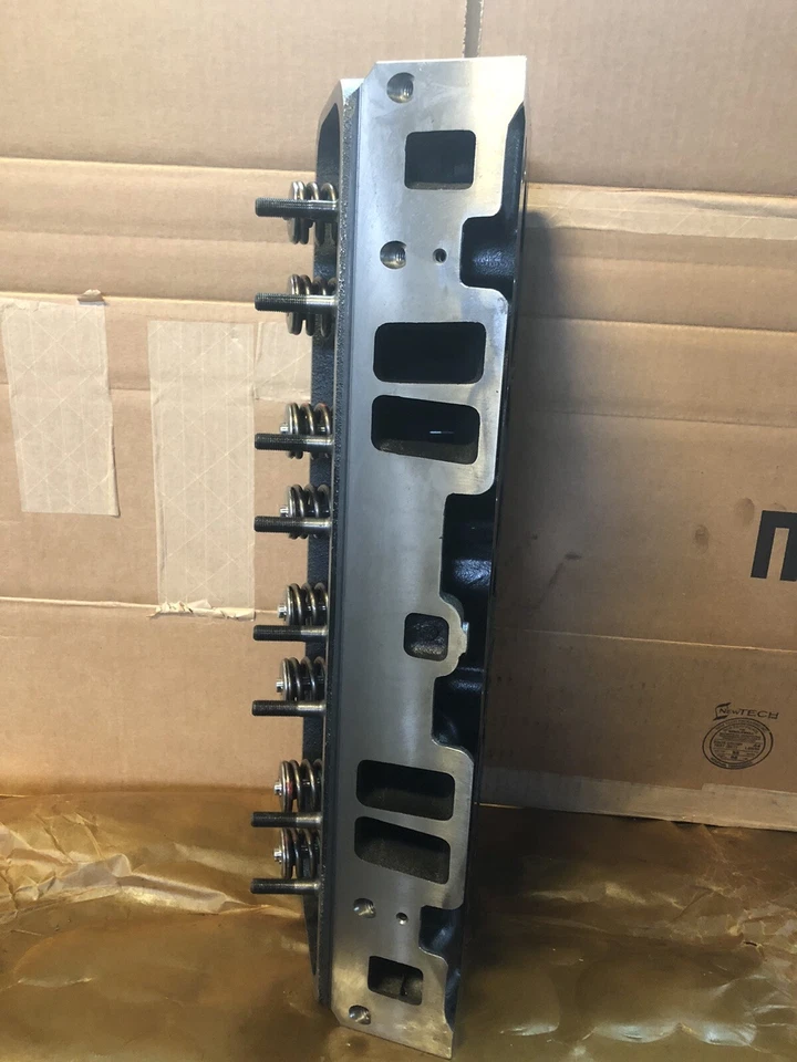350 Chevrolet NEW GM Vortec Cylinder Head w/ NEW Stainless Steel Valves - Bild 2 von 4