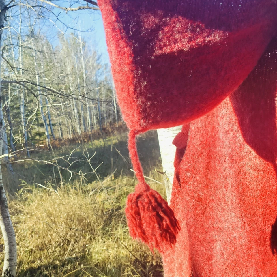 Suéter Tilt XL Mezcla de Lana Deble Con Capucha Cierre Magnético Rojo Carmesí Difuso Acogedor Foto 2 de 4