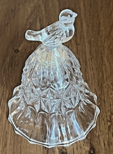 The Byrdes Collection Vintage Crystal Bell 3.75 inches - 第 1/4 張圖片