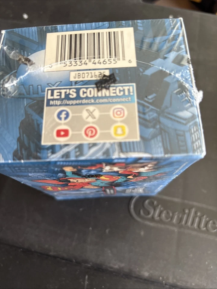 2025 Upper Deck Fleer Brilliants Superman Retail  Box New Sealed - Image 4 of 4