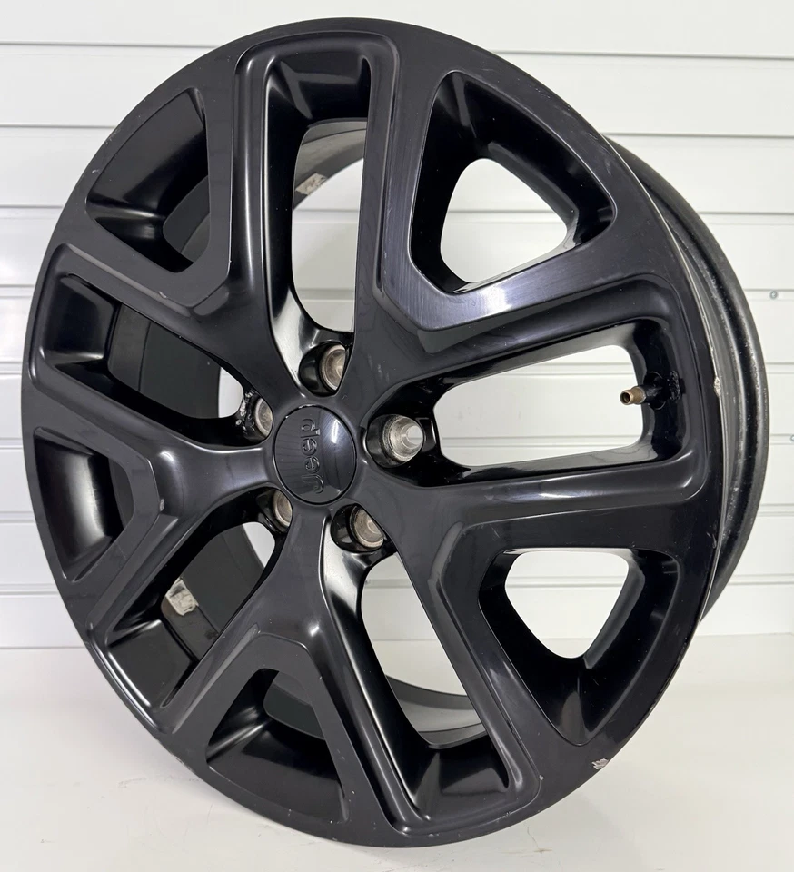 Llanta Jeep Renegade 2015-2023 fabricante de equipos originales 18" negra brillante 6Eq47MX5AA 9149 #2 Foto 2 de 4