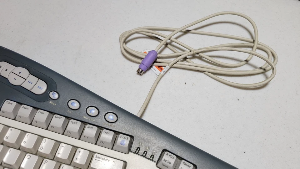 Microsoft Natural Multimedia Keyboard Ergonomic Comfort 1.0A Model RT9470 Wired - Image 3 of 4