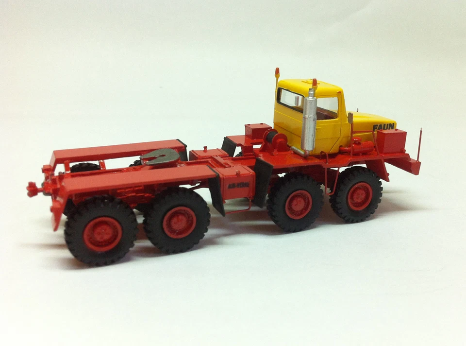 TRACTOR HO 1/87 FAUN HZ 46.40/49 8X8 - DDR 1975 - Modelo de resina listo para usar Foto 3 de 4