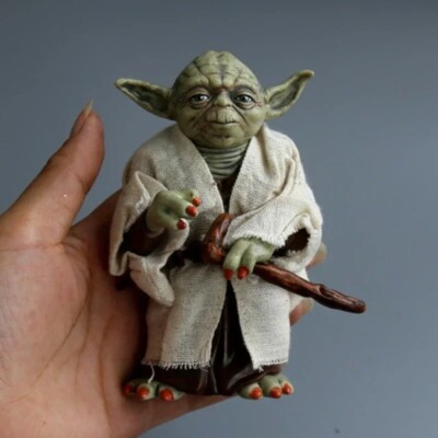 STAR WARS Meister YODA 12cm ACTIONFIGUR Master Figure JEDI mit Kleidung Puppe