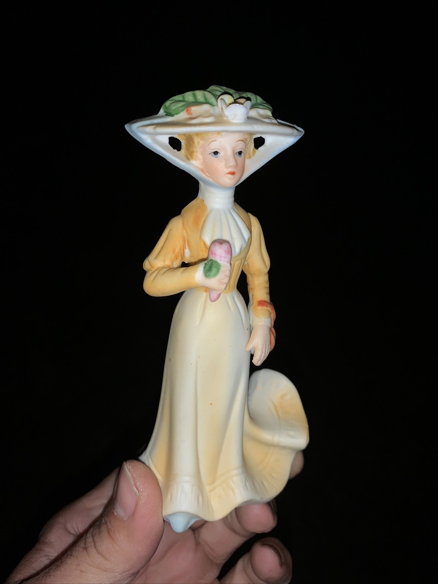 【中古】 Mary Poppins Vintage MARY POPPINS Victorian Woman Julie Andrews Figurine