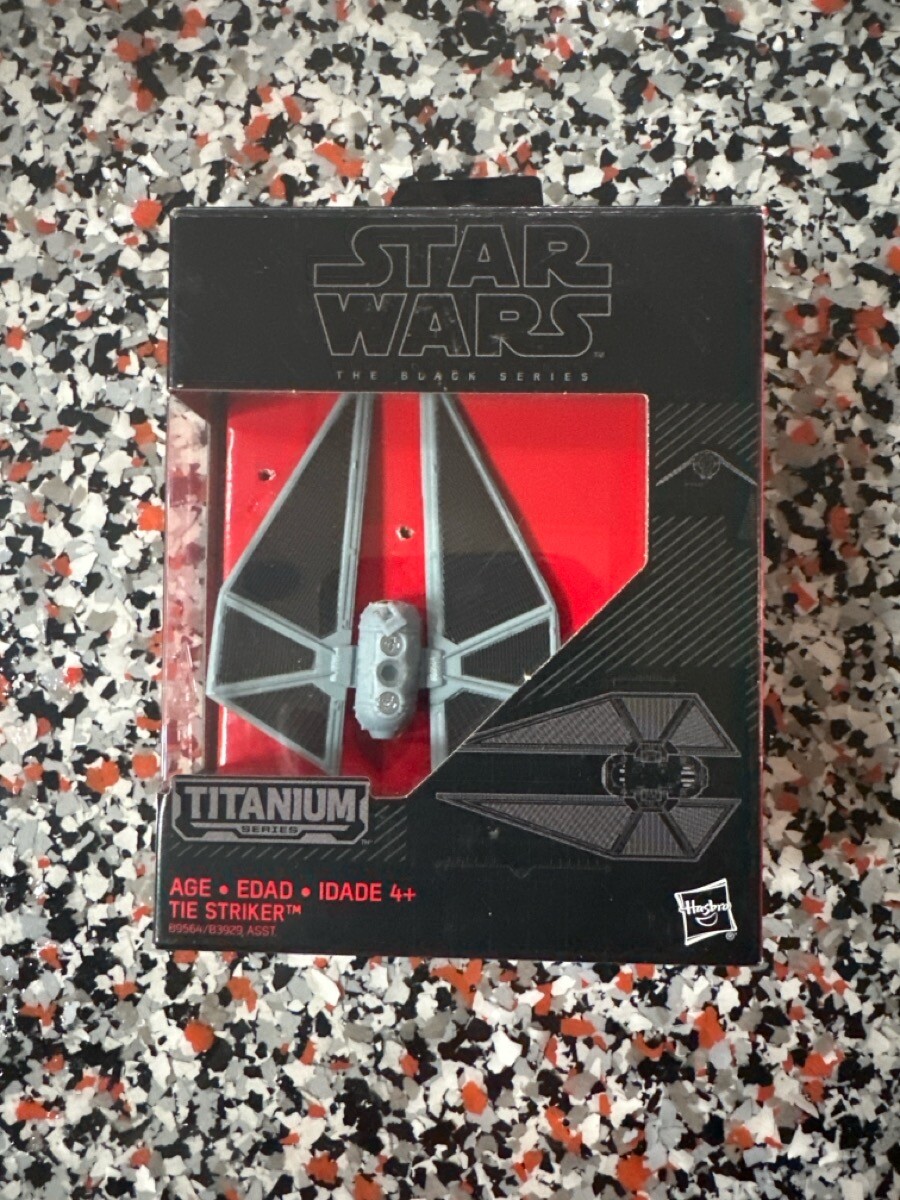 Hasbro 30 Striker Titanium Series Action Figure FC2017839