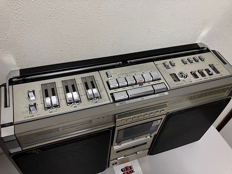 ポータブルプレーヤー SHARP GF-505ST SHARP GF-505ST Stereo Radio Cassette Recorder - Old Boomboxes