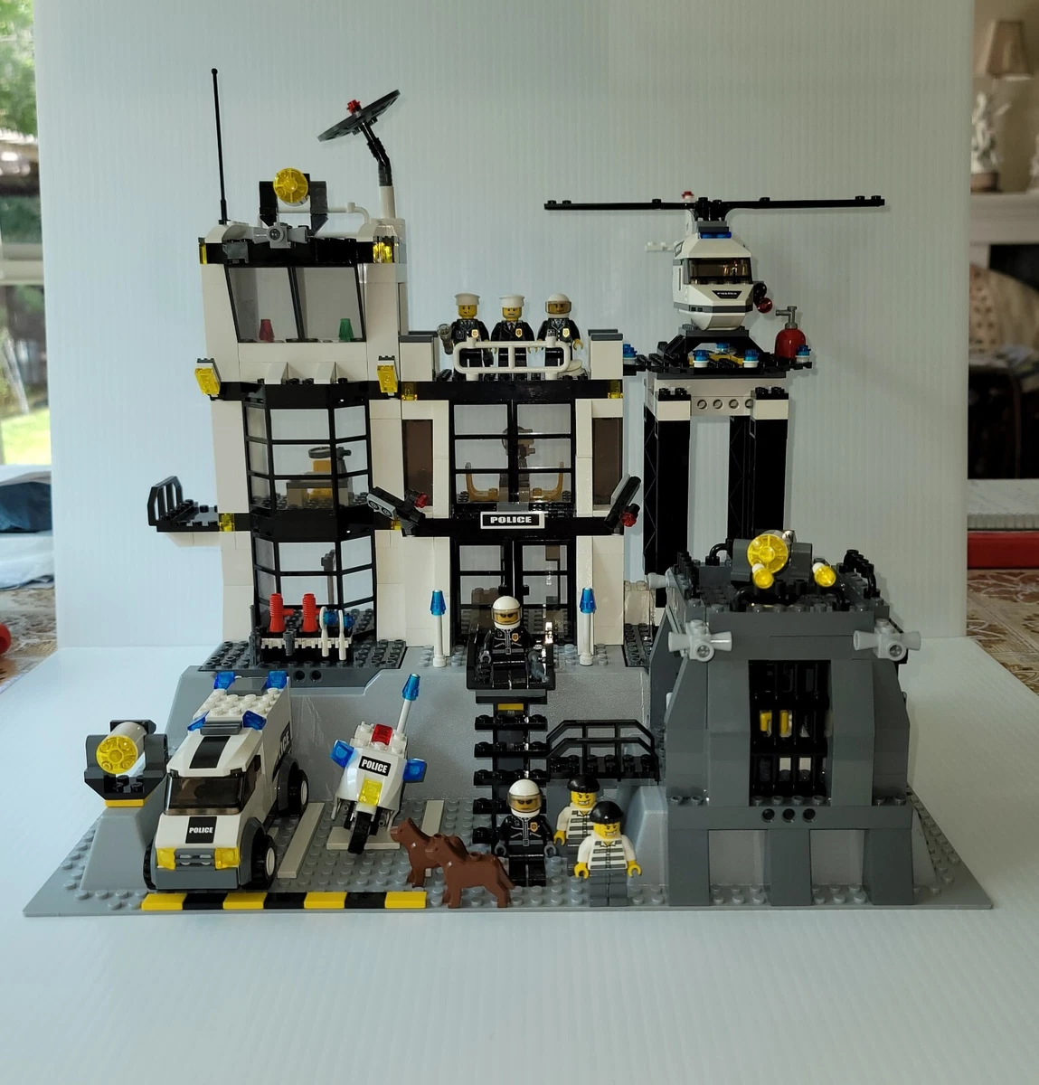 Lego Town City 7237 Police Station 99.9% Complete with box and 